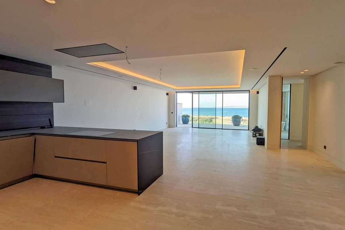 Piso de 3 Dormitorios y 3 Baños en venta en La Alqueria, Estepona