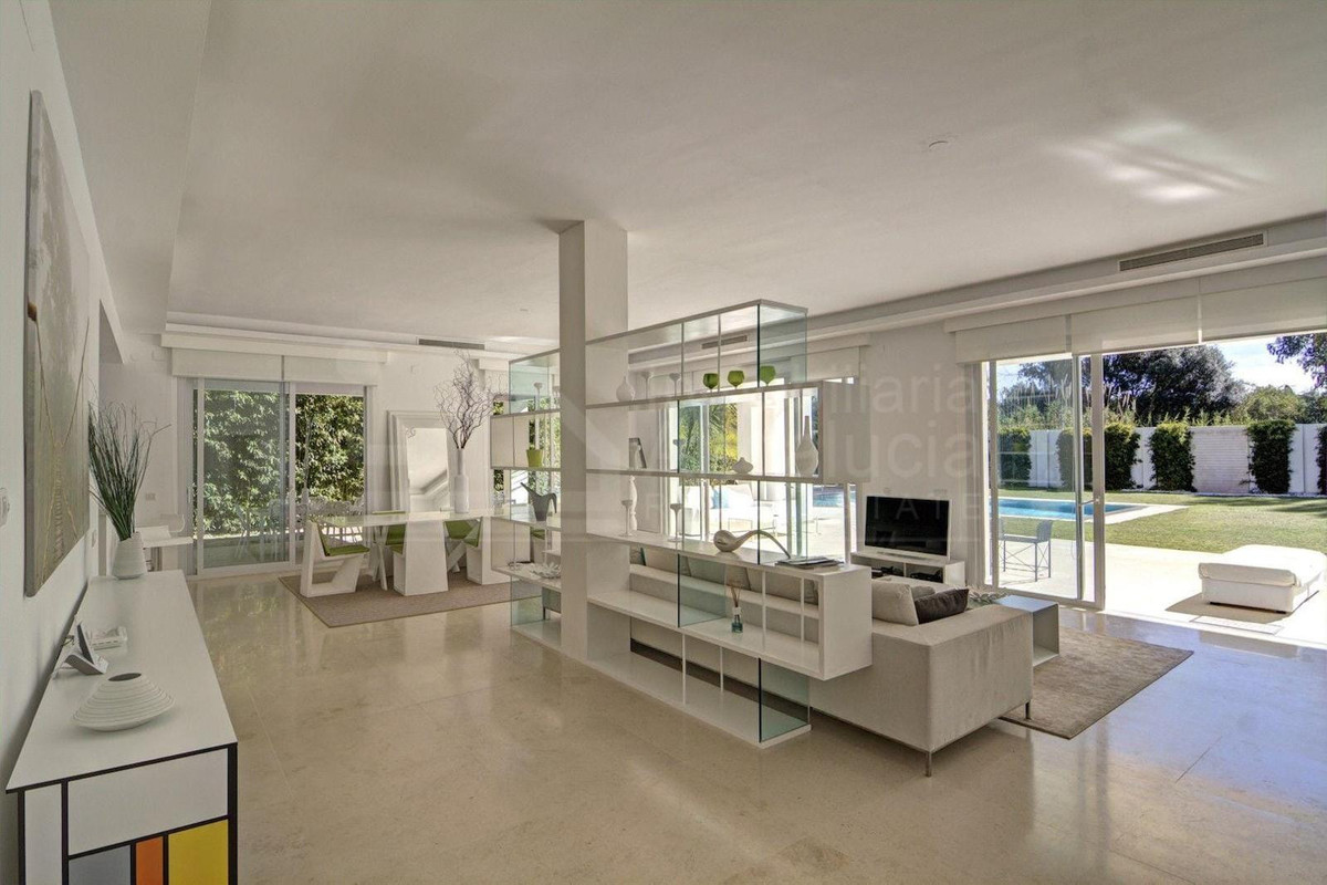 Casa de 5 Dormitorios en venta en Estepona