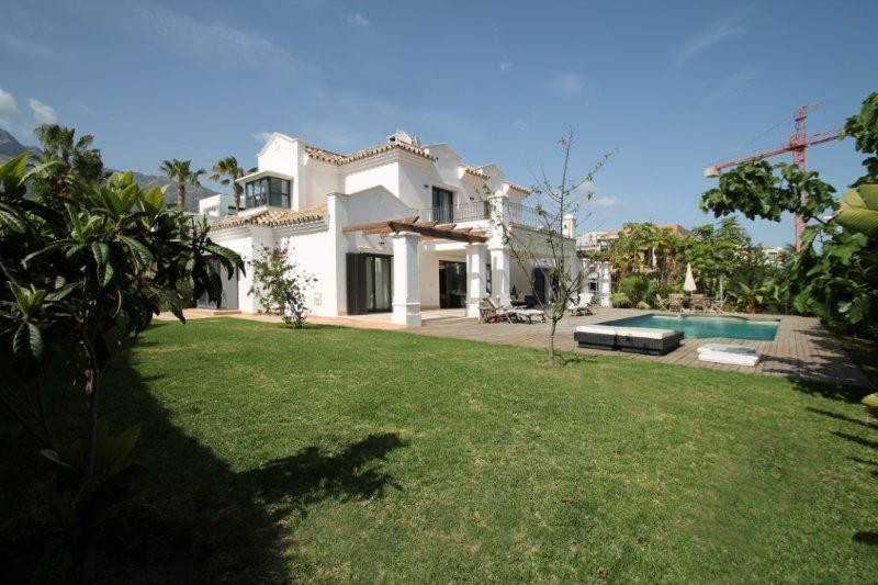 Casa de 5 Dormitorios en venta en Marbella Centro