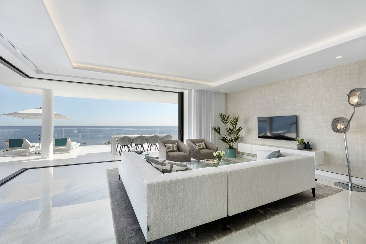 Piso de 4 Dormitorios y 4 Baños en venta en Estepona