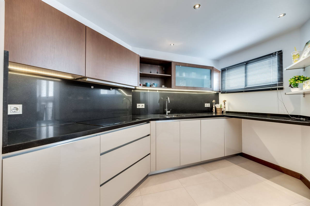 Piso de 3 Dormitorios y 2 Baños en venta en Puerto Banús, Marbella