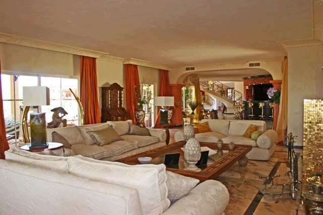Casa de 8 Dormitorios en venta en Nueva Andalucía, Marbella