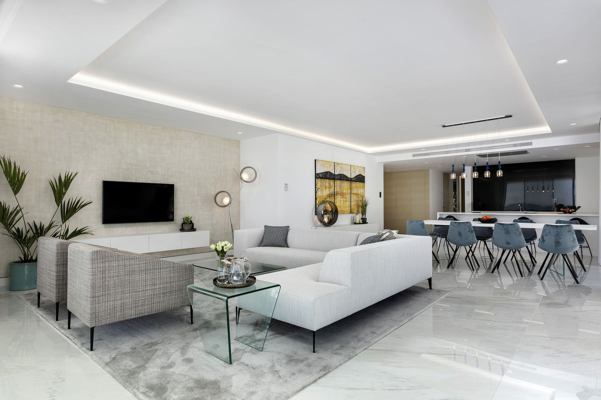Piso de 4 Dormitorios y 4 Baños en venta en Estepona