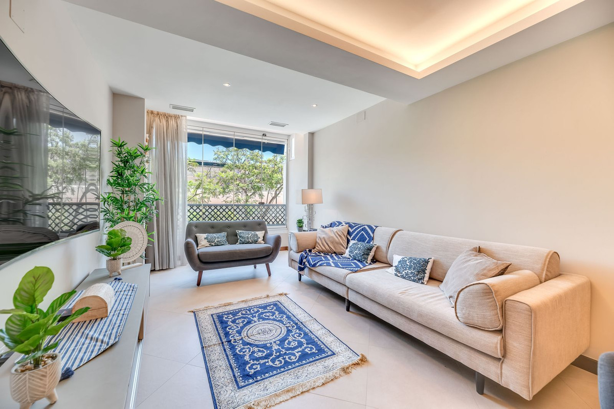 Piso de 3 Dormitorios y 2 Baños en venta en Puerto Banús, Marbella