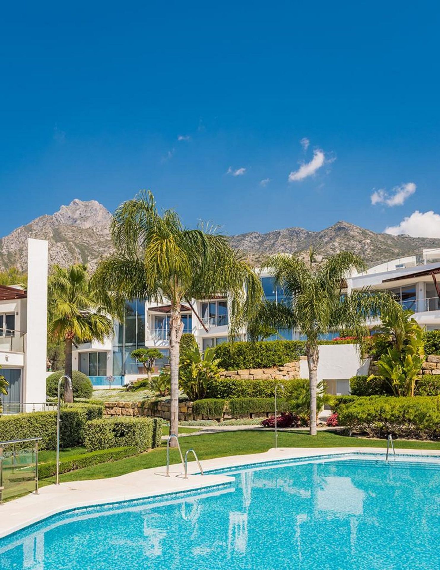 Casa Adosada de 3 Dormitorios en venta en Marbella