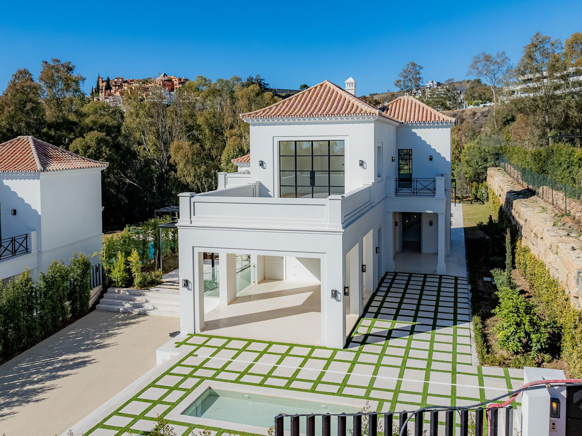 Casa de 4 Dormitorios y 6 Baños en venta en Nueva Andalucía, Marbella