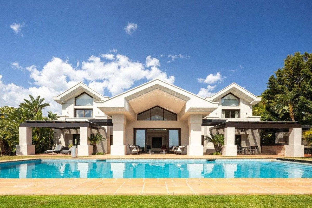 6 Bed - Villa for Sale in Los Flamingos, Benahavis