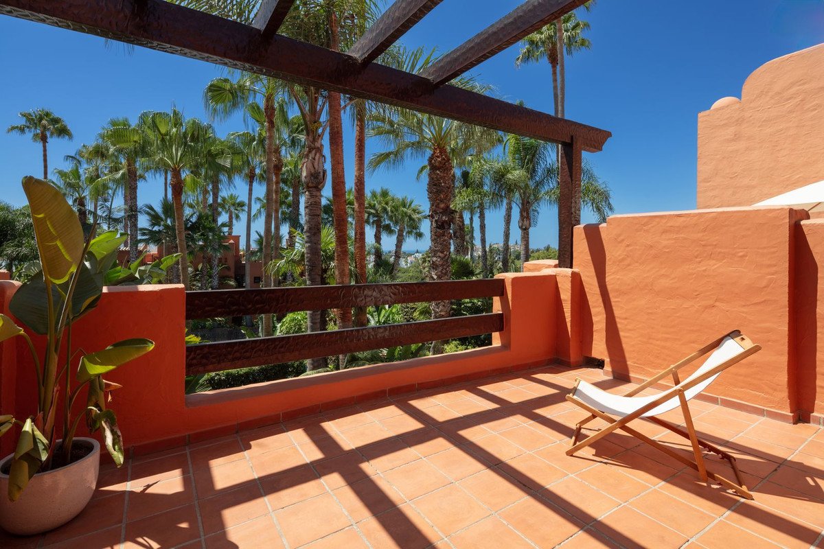 Casa Adosada de 4 Dormitorios y 3 Baños en venta en Milla de Oro, Marbella