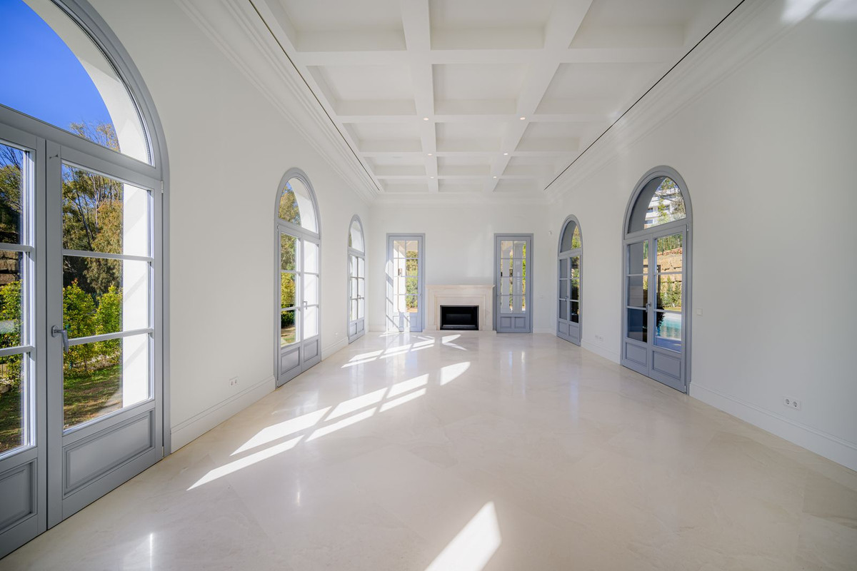 Casa de 4 Dormitorios y 6 Baños en venta en Nueva Andalucía, Marbella