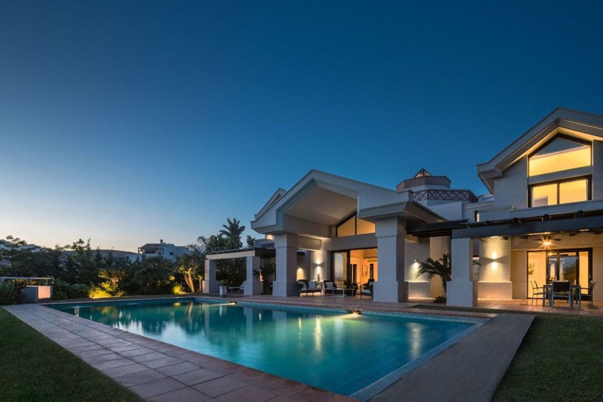 6 Bed - Villa for Sale in Los Flamingos, Benahavis