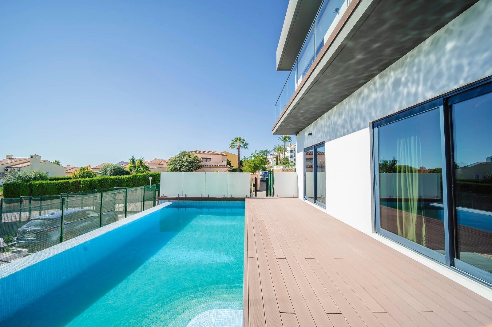 Casa de 5 Dormitorios y 5 Baños en venta en Calahonda, Mijas