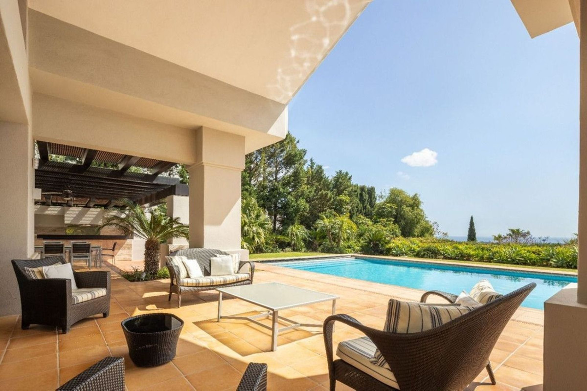 6 Bed - Villa for Sale in Los Flamingos, Benahavis