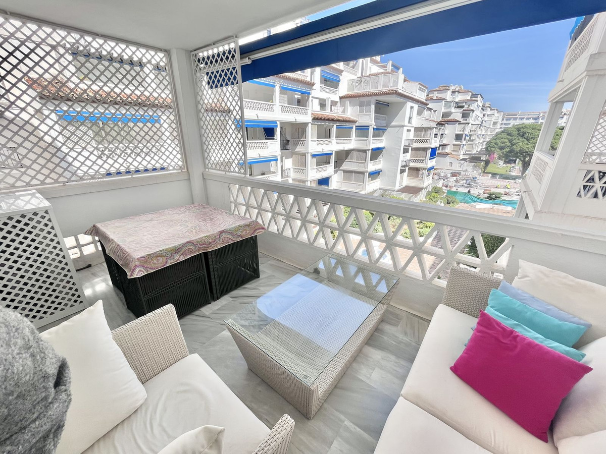 Piso de 2 Dormitorios y 3 Baños en venta en Puerto Banús