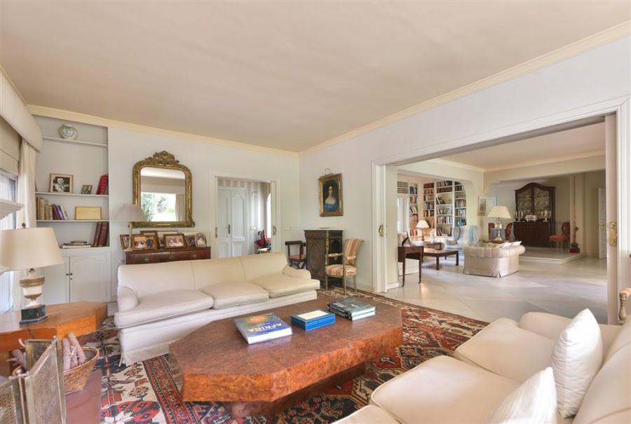 Casa de 7 Dormitorios y 6 Baños en venta en Calahonda, Mijas