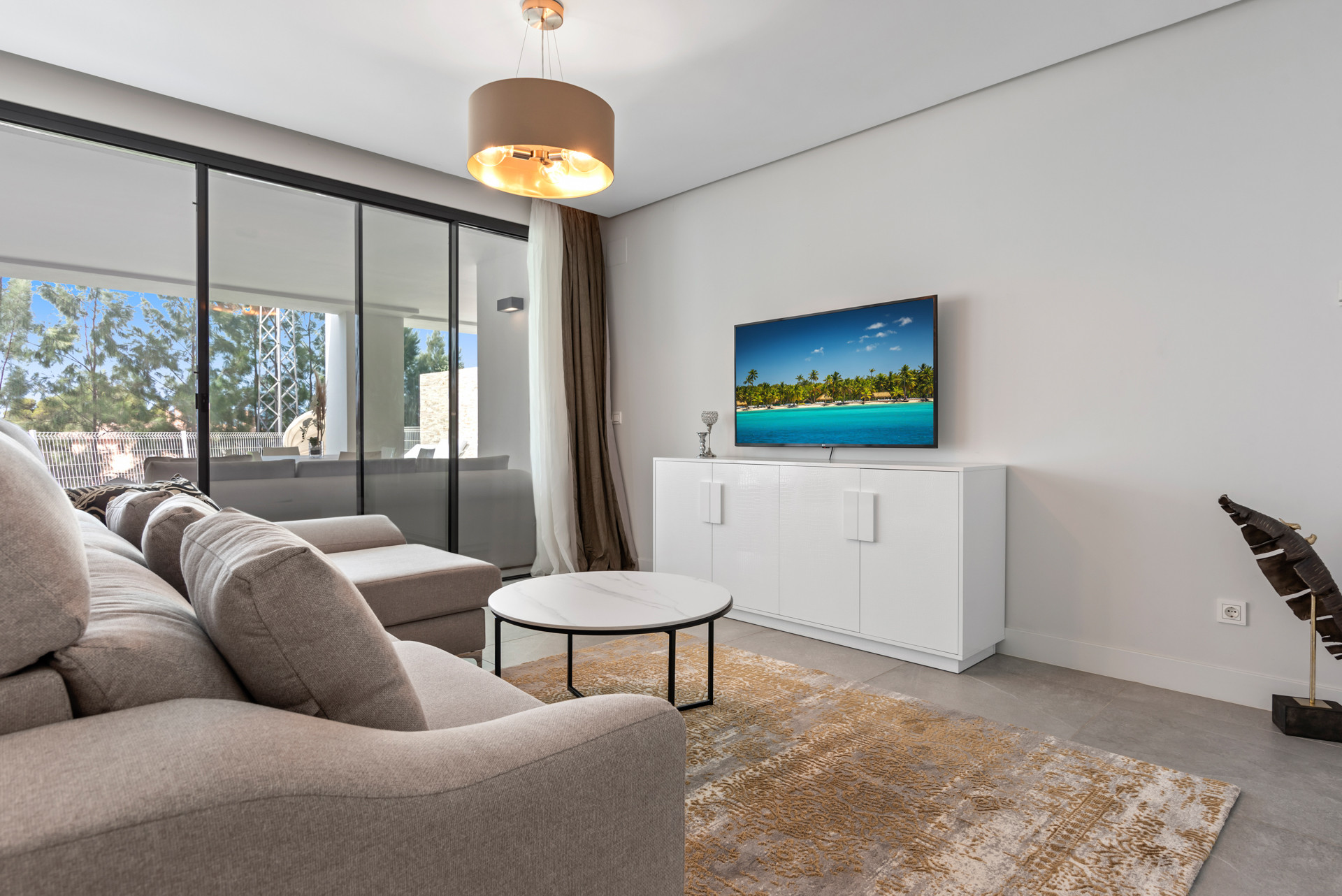3 Bed, 2 Bath - Apartment for Sale in Cabopino, Marbella