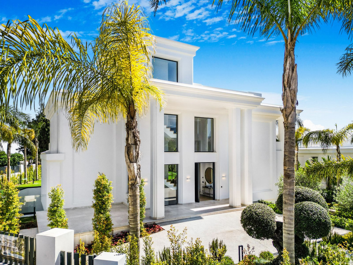 Casa de 5 Dormitorios y 5 Baños en venta en Milla de Oro, Marbella