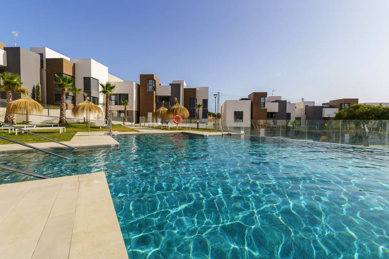 3 Bed, 2 Bath - Apartment for Sale in Cabopino, Marbella