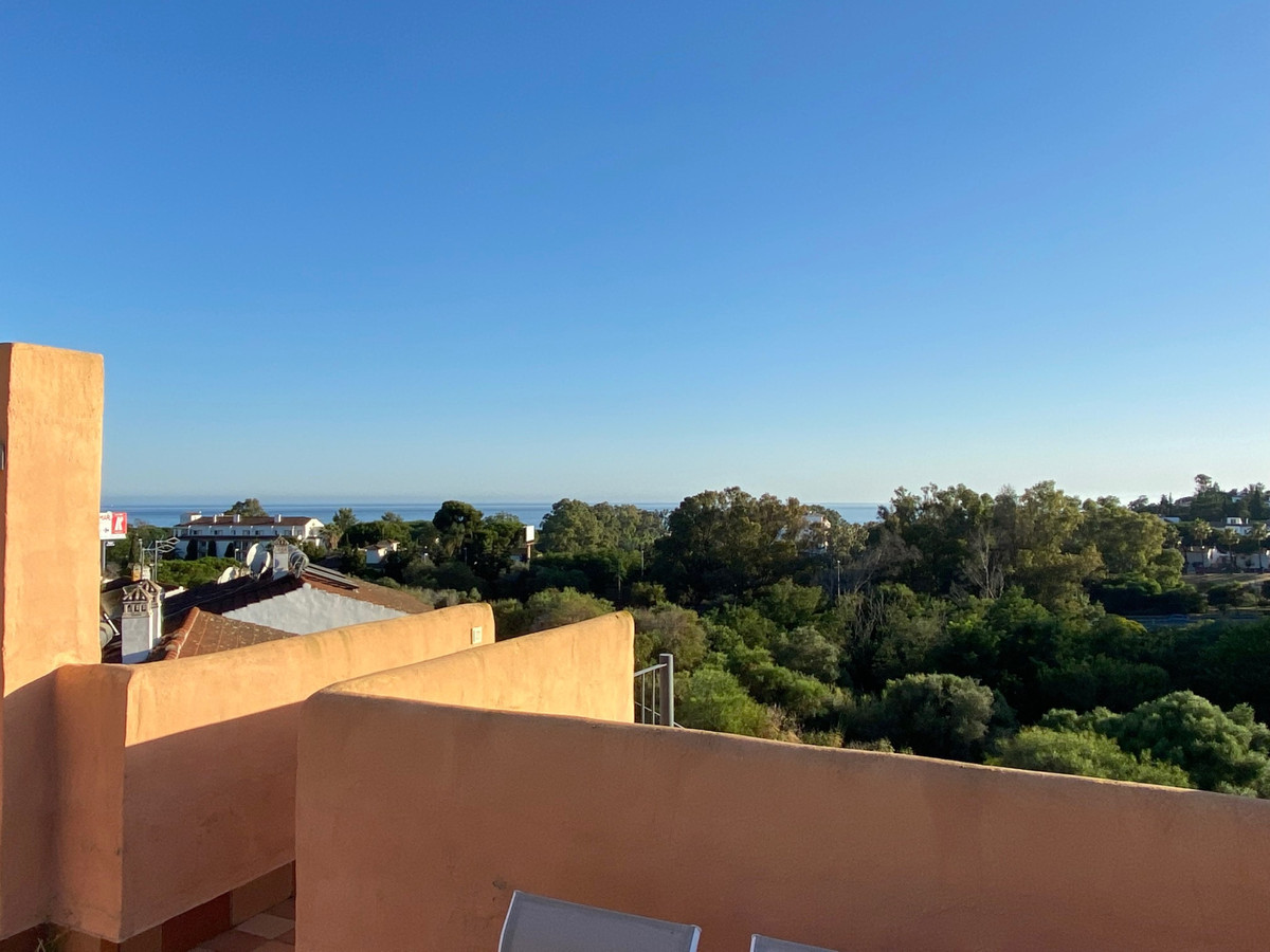 Casa Adosada de 5 Dormitorios en venta en Cabopino, Marbella