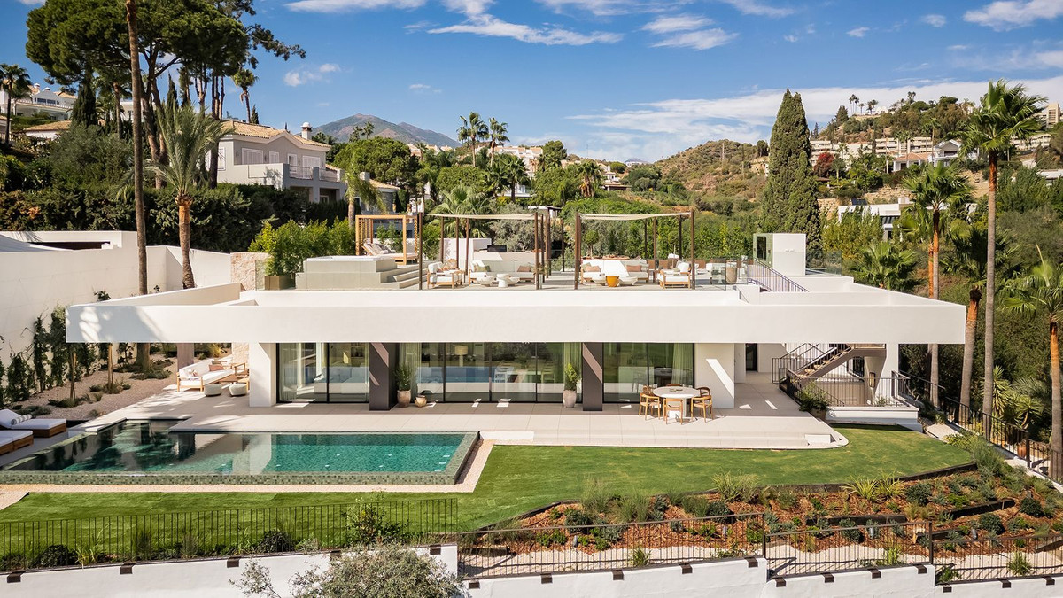 Casa de 4 Dormitorios y 5 Baños en venta en Nueva Andalucía, Marbella