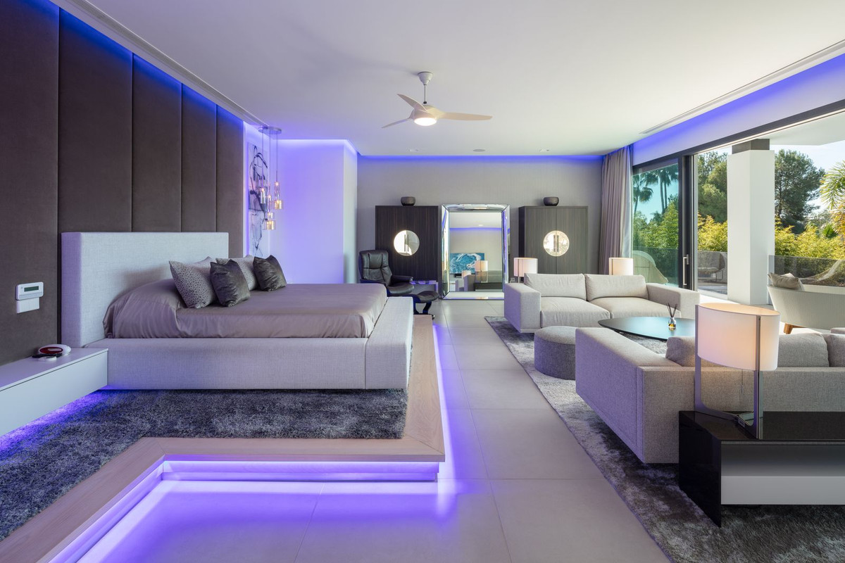 Casa de 5 Dormitorios y 5 Baños en venta en Nueva Andalucía, Marbella