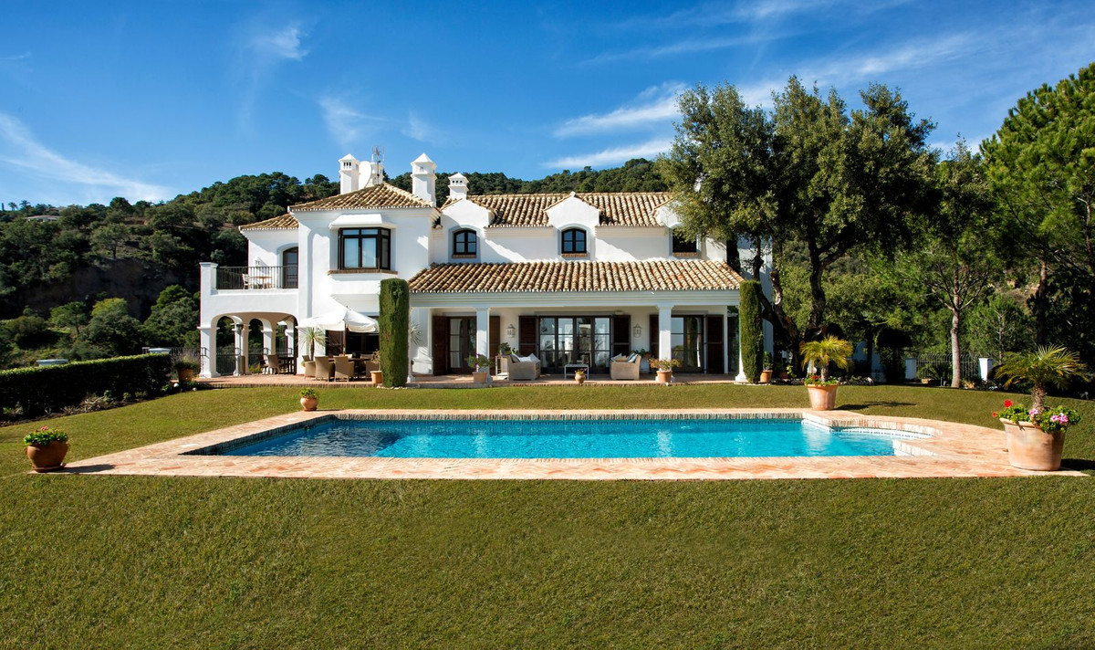 Casa de 7 Dormitorios en venta en El Madroñal, Benahavís