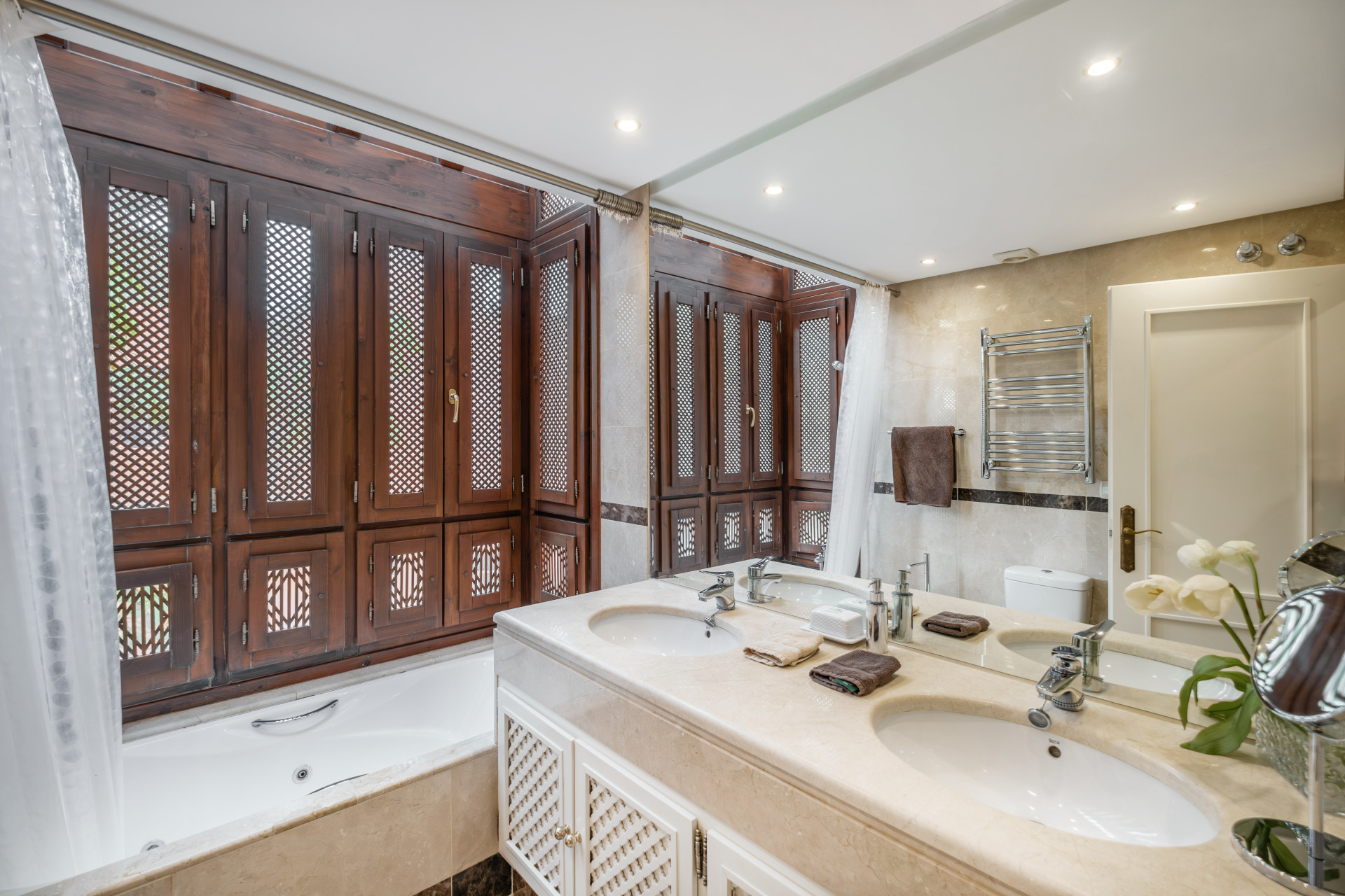 3 Bed, 2 Bath - Apartment for Sale in Nueva Andalucia, Marbella