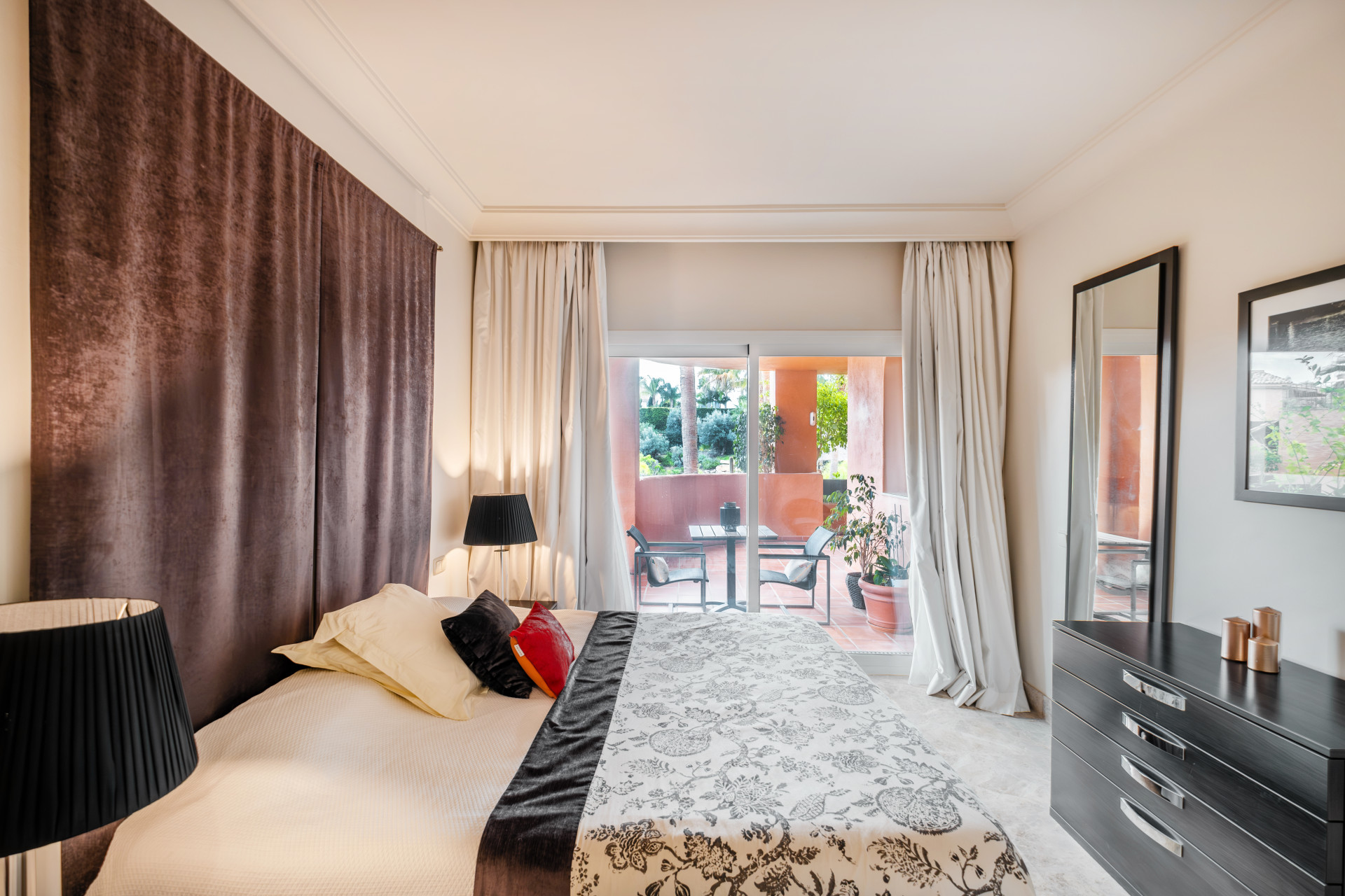 3 Bed, 2 Bath - Apartment for Sale in Nueva Andalucia, Marbella