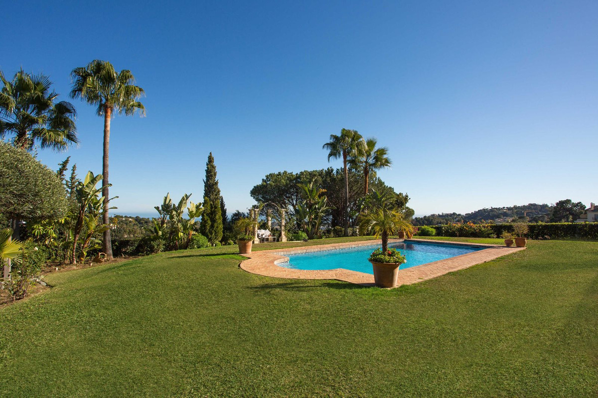 Casa de 7 Dormitorios en venta en El Madroñal, Benahavís