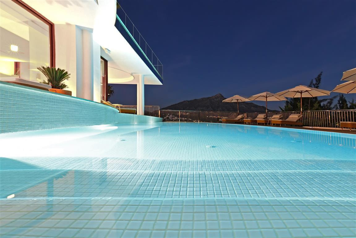 Casa de 7 Dormitorios en venta en Nueva Andalucía, Marbella