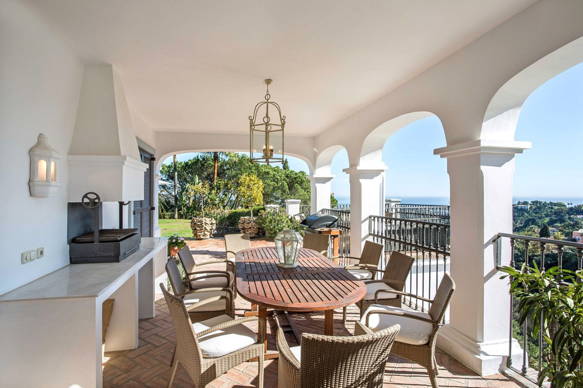Casa de 7 Dormitorios en venta en El Madroñal, Benahavís
