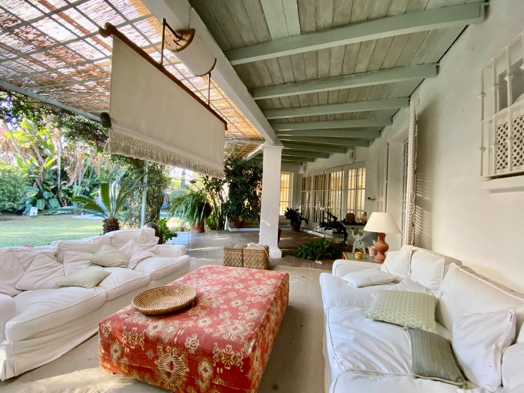 Casa de 7 Dormitorios y 4 Baños en venta en La Alqueria, Estepona