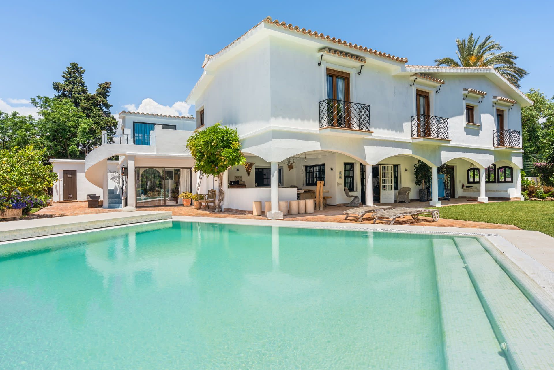 Casa de 4 Dormitorios y 5 Baños en venta en San Pedro de Alcántara
