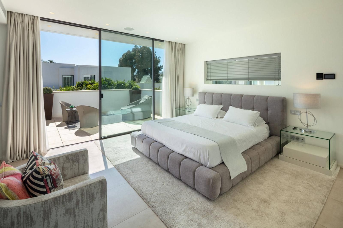Casa de 7 Dormitorios y 7 Baños en venta en Puerto Banús