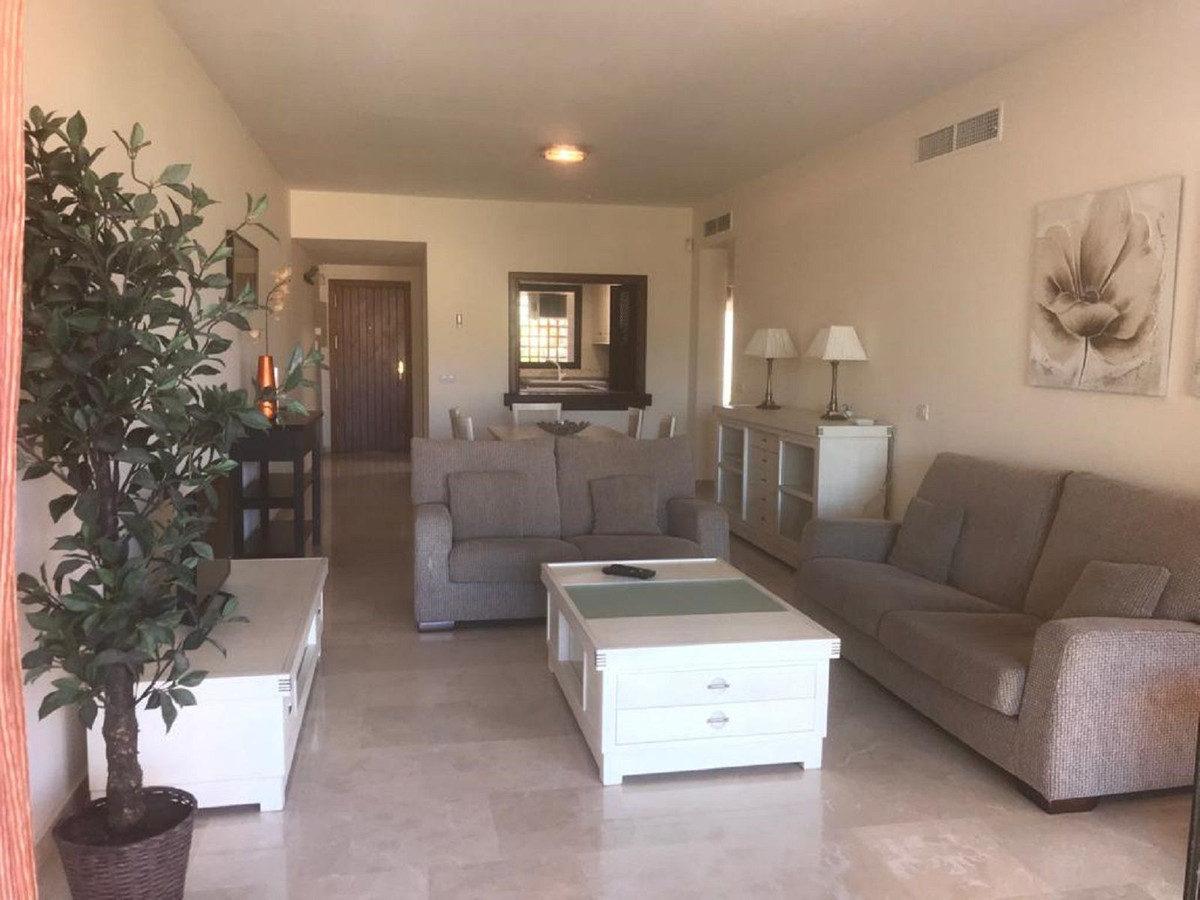 Piso de 2 Dormitorios y 2 Baños en venta en Estepona