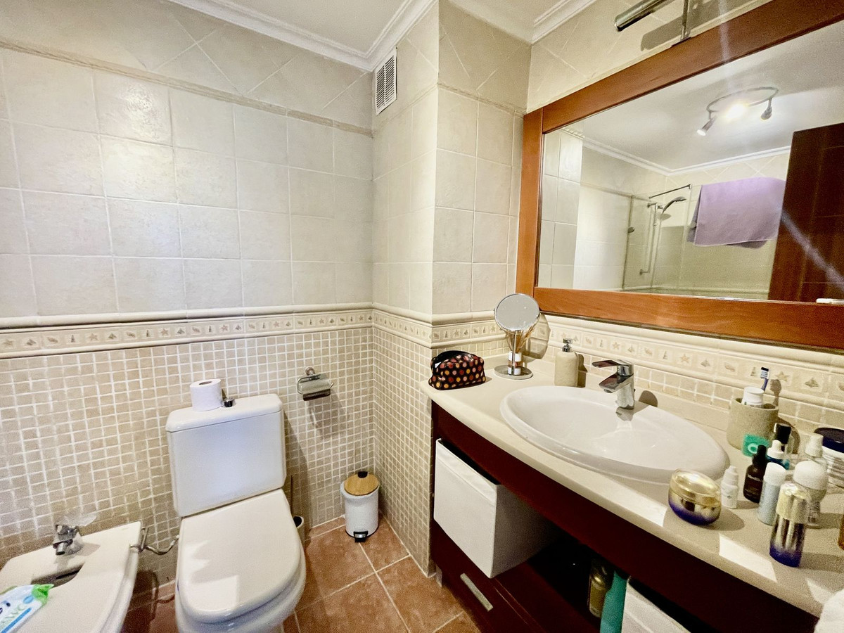Piso de 2 Dormitorios y 1 Baño en venta en Benalmádena