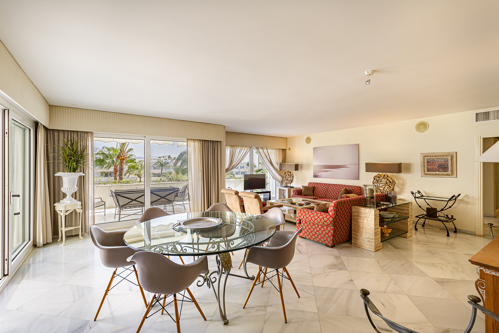Ático de 3 Dormitorios y 3 Baños en venta en Puerto Banús, Marbella