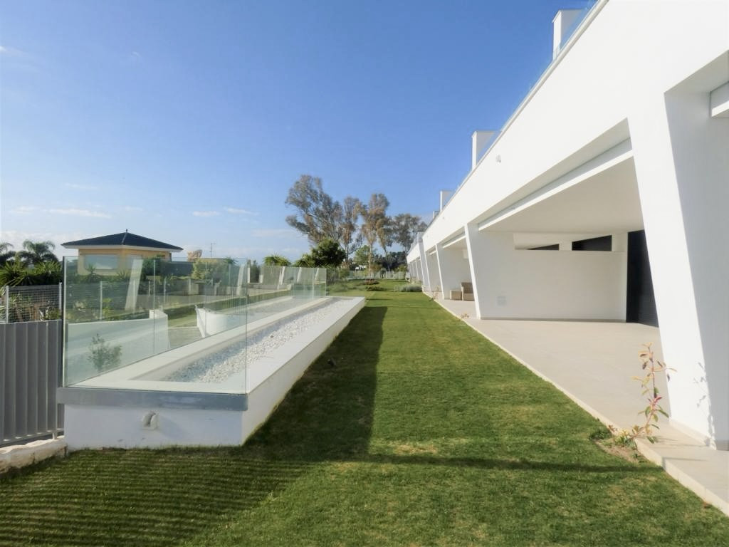 Piso de 3 Dormitorios y 2 Baños en venta en Nueva Andalucía, Marbella