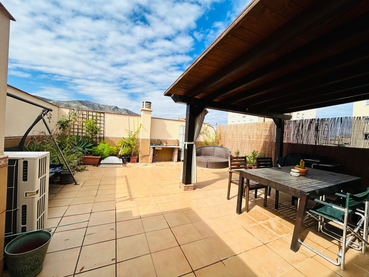 Ático de 4 Dormitorios y 2 Baños en venta en Torremolinos