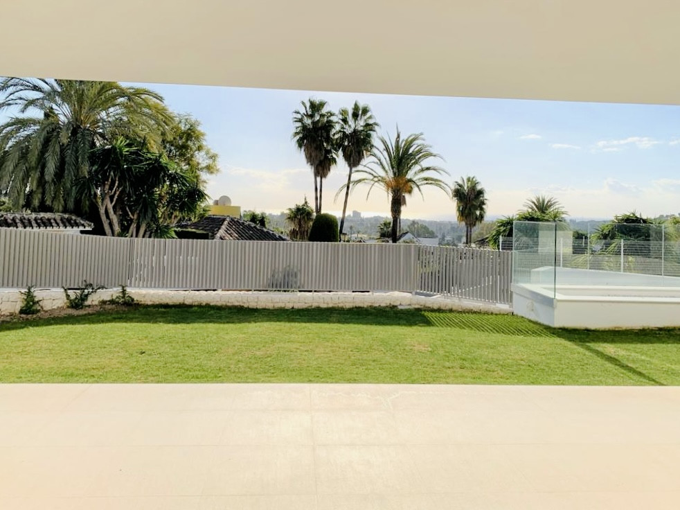 Piso de 3 Dormitorios y 2 Baños en venta en Nueva Andalucía, Marbella