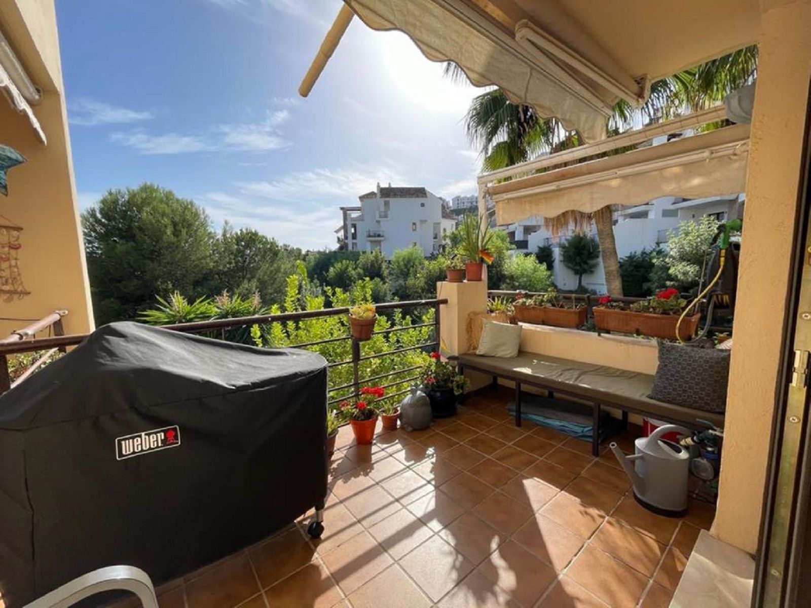 Piso de 3 Dormitorios en venta en Los Arqueros, Benahavís