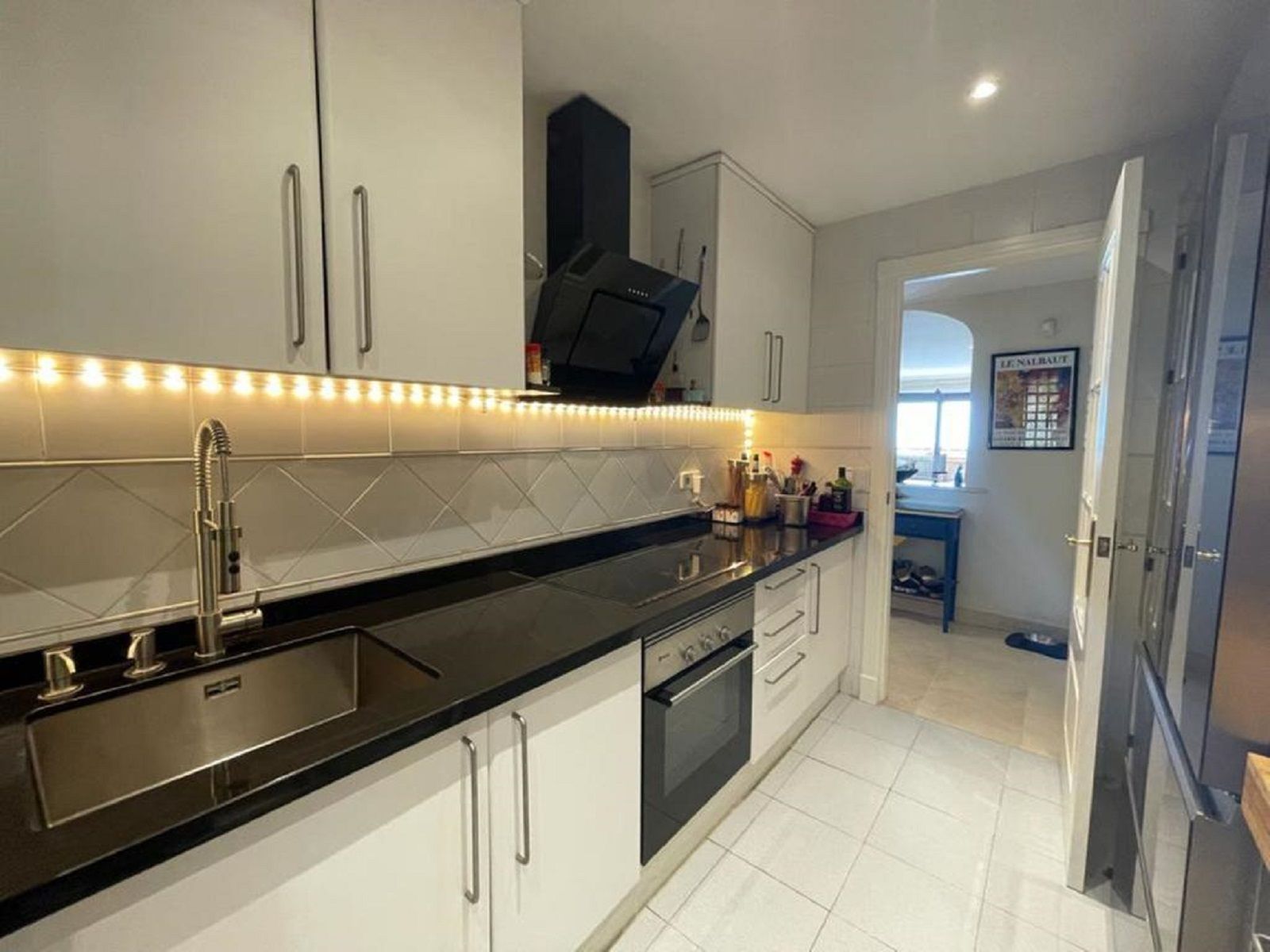 Piso de 3 Dormitorios en venta en Los Arqueros, Benahavís