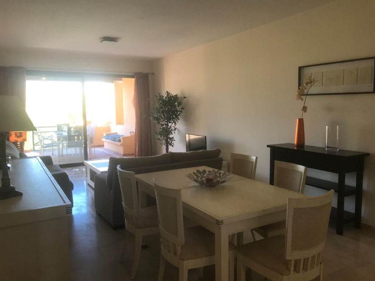 Piso de 2 Dormitorios y 2 Baños en venta en Estepona