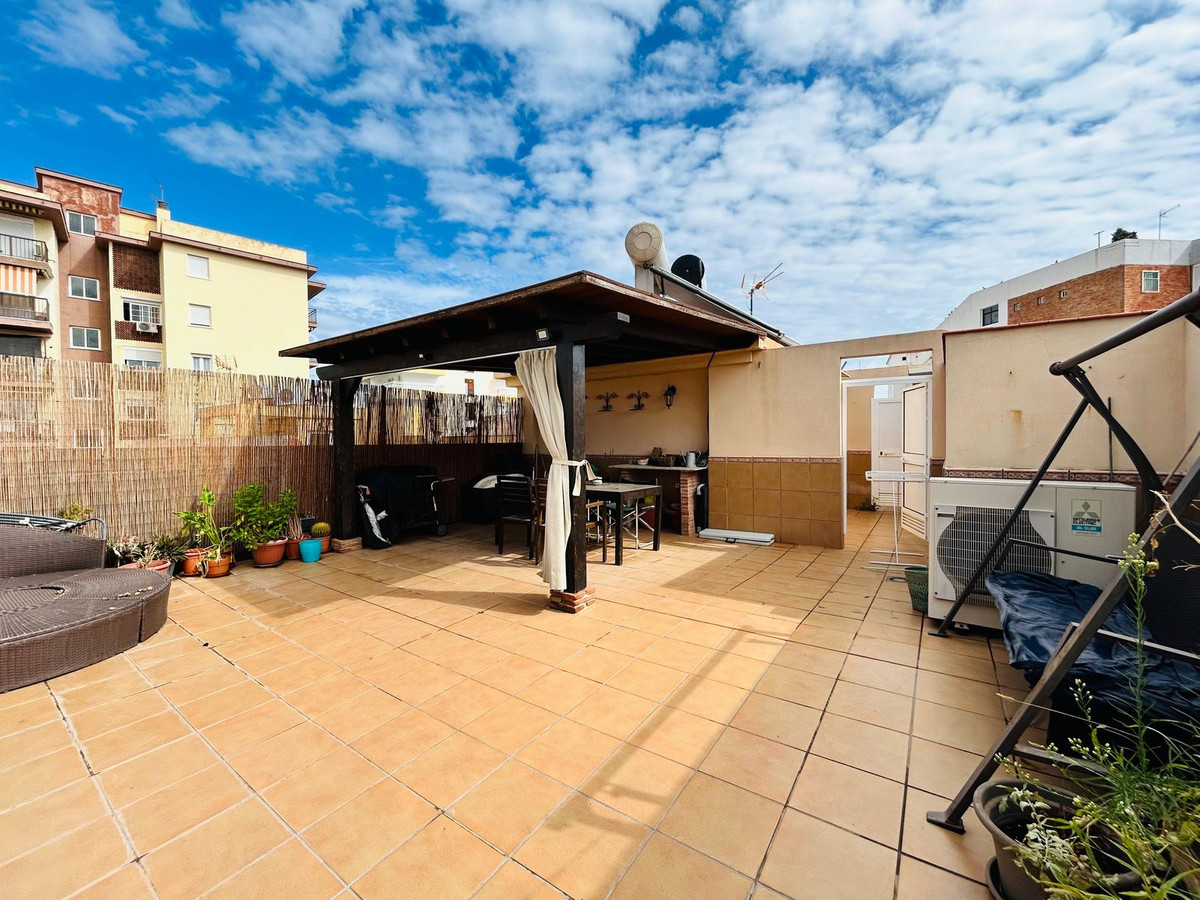 Ático de 4 Dormitorios y 2 Baños en venta en Torremolinos