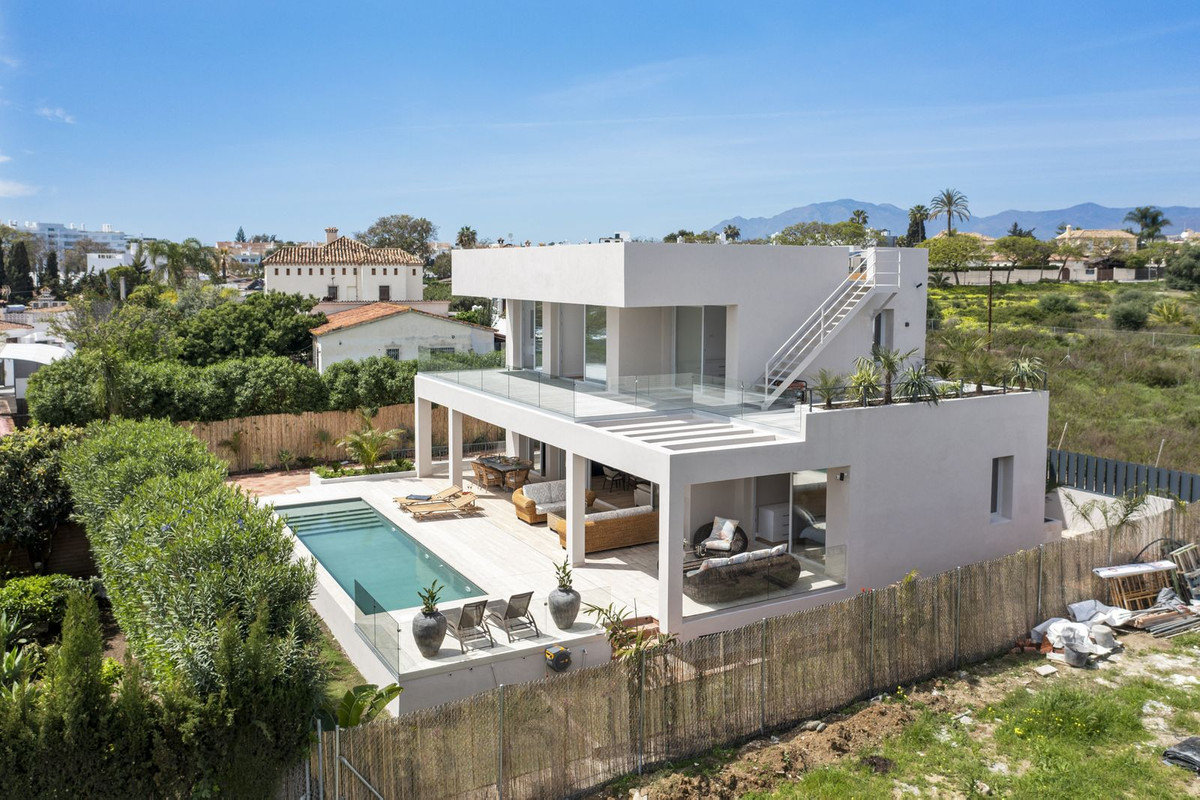 Casa de 5 Dormitorios en venta en San Pedro de Alcántara