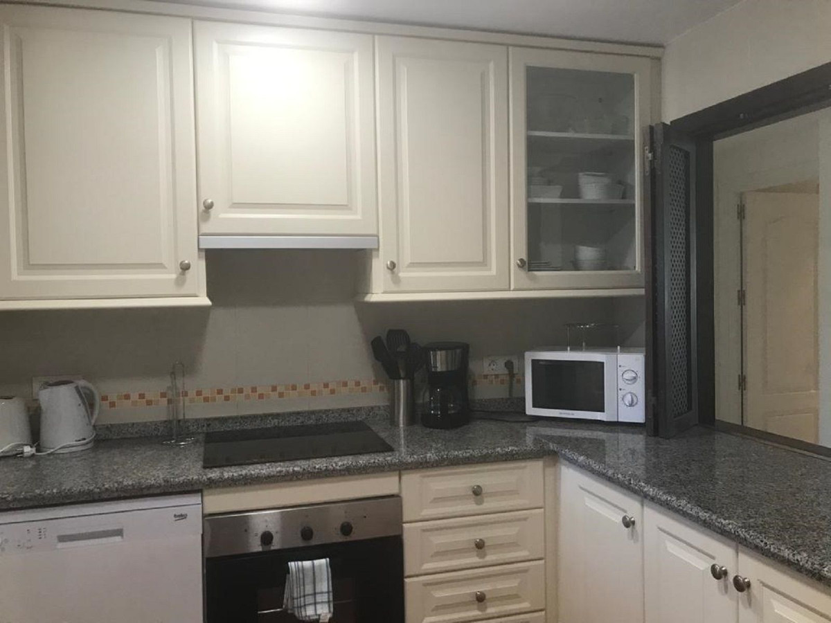 Piso de 2 Dormitorios y 2 Baños en venta en Estepona