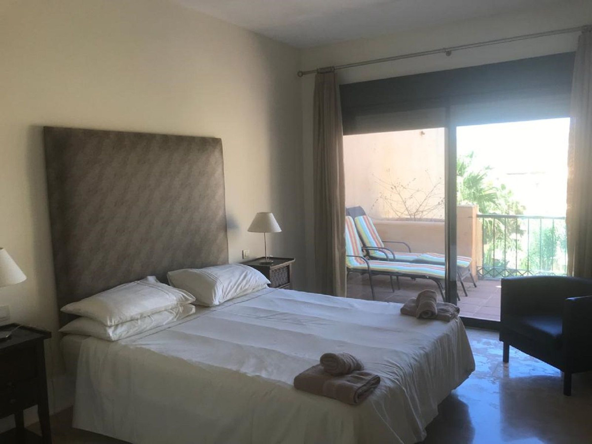 Piso de 2 Dormitorios y 2 Baños en venta en Estepona