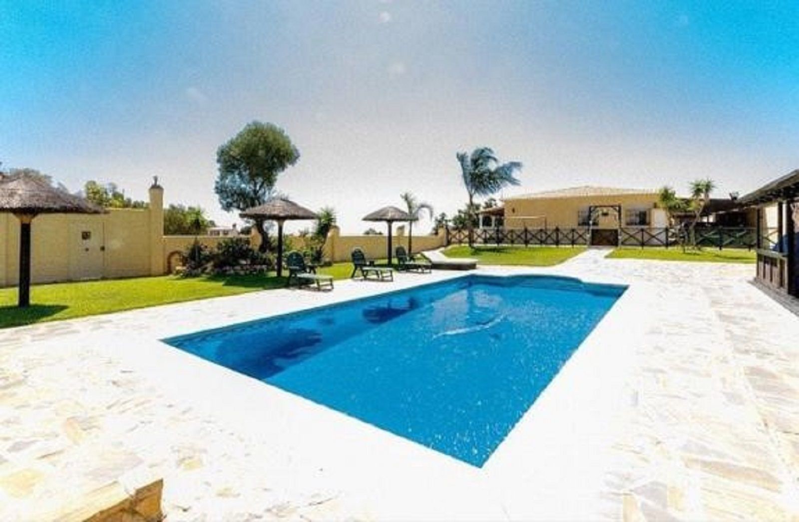 Finca de 3 Dormitorios y 2 Baños en venta en Mijas