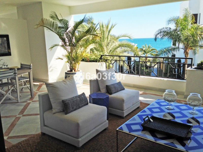 Piso de 3 Dormitorios y 3 Baños en venta en Estepona