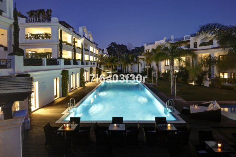 Piso de 3 Dormitorios y 3 Baños en venta en Estepona