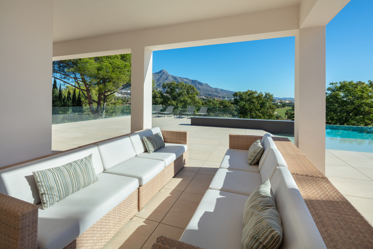 Casa de 6 Dormitorios y 5 Baños en venta en Nueva Andalucía, Marbella